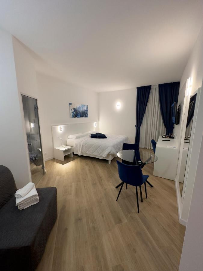 צ'יוויטווקיה Hotel Smart Cruise מראה חיצוני תמונה