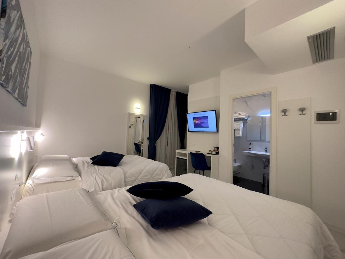 צ'יוויטווקיה Hotel Smart Cruise מראה חיצוני תמונה
