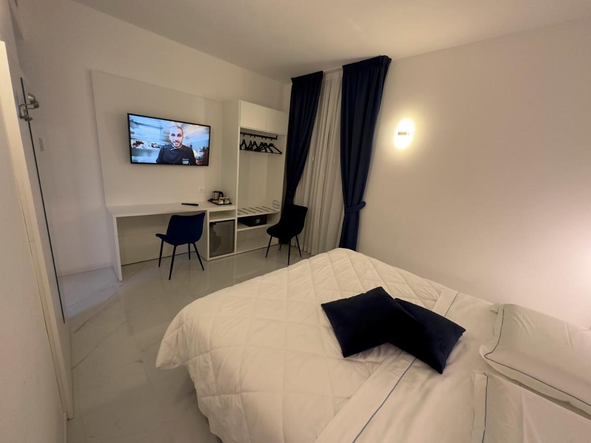 צ'יוויטווקיה Hotel Smart Cruise מראה חיצוני תמונה