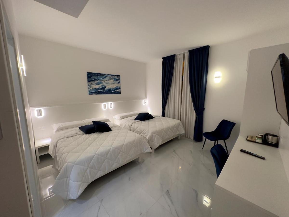 צ'יוויטווקיה Hotel Smart Cruise מראה חיצוני תמונה