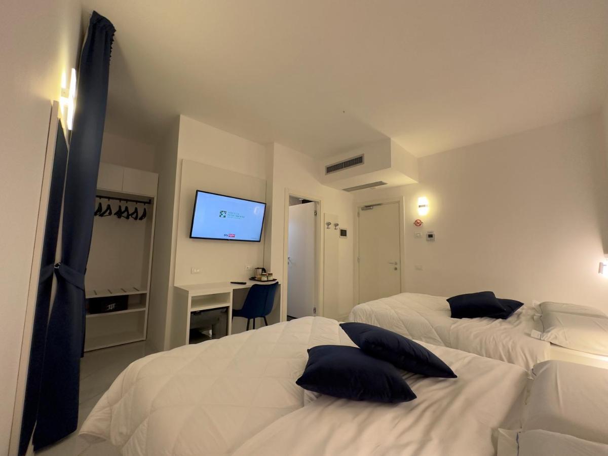 צ'יוויטווקיה Hotel Smart Cruise מראה חיצוני תמונה